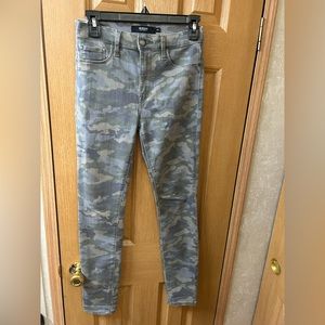 Hudson Women’s Barbara Super Skinny Jeans size 25